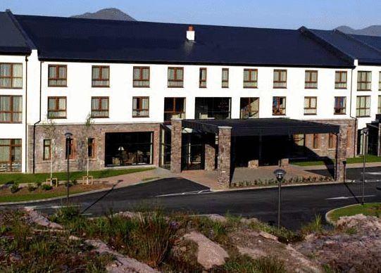 Golden'S Cove Apartments At Sneem Hotel Exterior photo